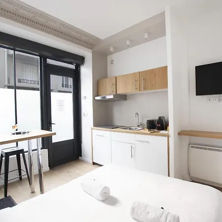 Guestready - Lovely Studio For 2 / Eiffel Tower - Prime Location!
