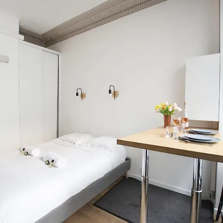Guestready - Lovely Studio For 2 / Eiffel Tower - Prime Location! * Paris