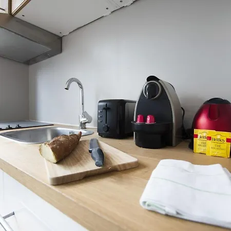 Guestready - Lovely Studio For 2 / Eiffel Tower - Prime Location!